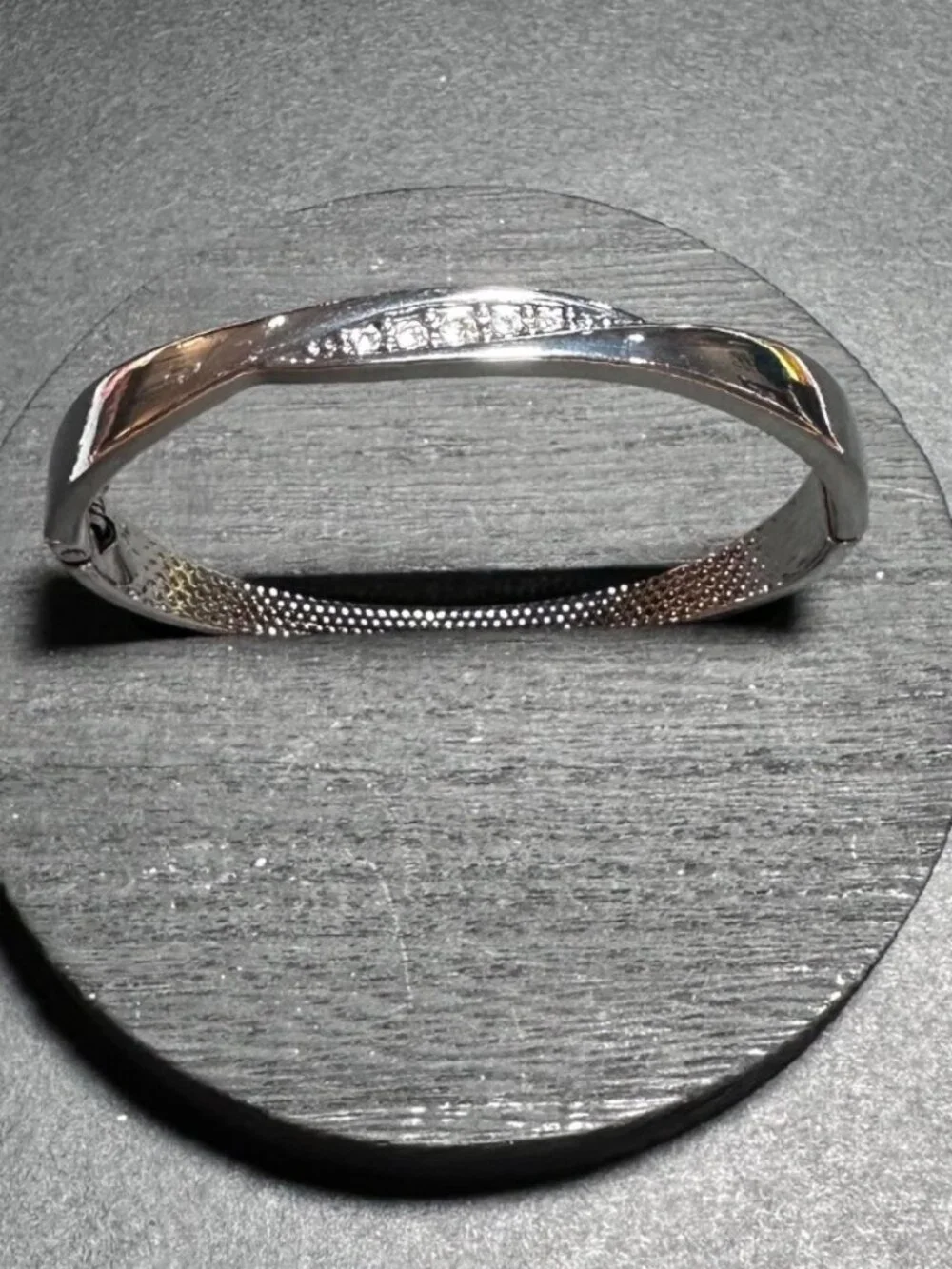 Clamper Bangle Bracelet Silver Tone Rhinestone Center Twisted Style Womens NWOT